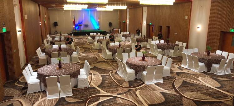 The Tropics at MacArthur Park Resort and Convention Center图片