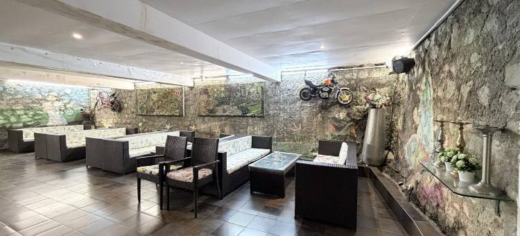 360 South, 坎达拉(360 South, Khandala)图片