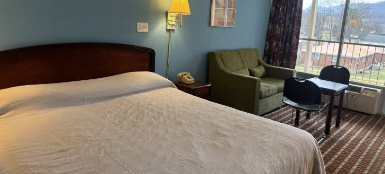 菲卡斯图汽车旅馆(Capital O Fincastle Motor Inn Tazewell)图片