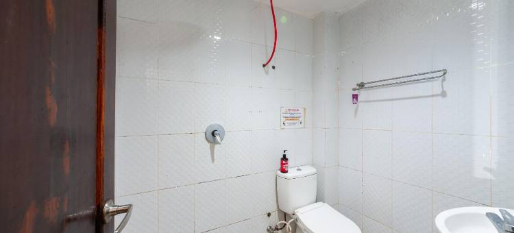 瑞德多兹酒店 - 近班贾尔马辛佳兰艾哈迈德沙亚尼(Urbanview Hotel Ava Banjarmasin by RedDoorz)图片