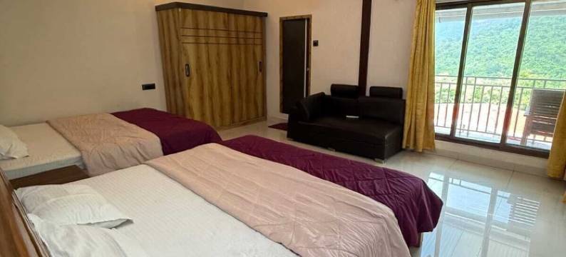 雾中瀑布(Misty Cascades)图片