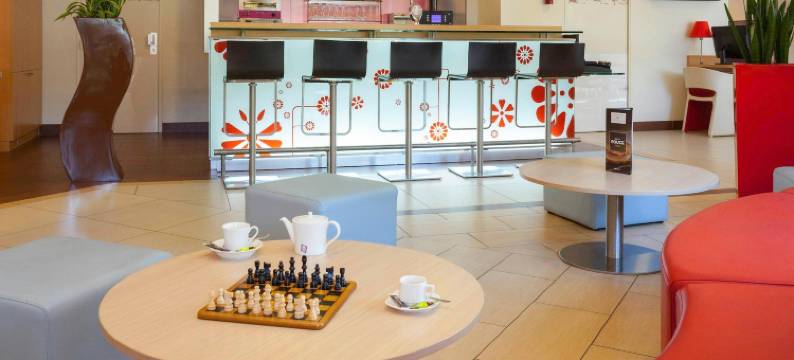 宜必思茹伊昂若萨韦利济酒店(Ibis Jouy-en-Josas Vélizy)图片