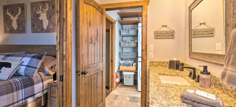 允许宠物入住的小木屋，带有奇努奎平的山景！(Pet-Friendly Cabin w/ Mtn Views in Chinquapin!)图片