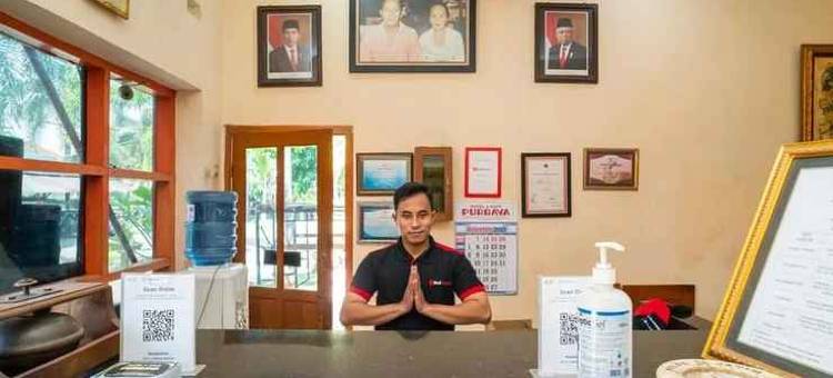 红多兹酒店@茉莉芬庞利马苏迪尔曼(RedDoorz @ Panglima Sudirman Madiun)图片