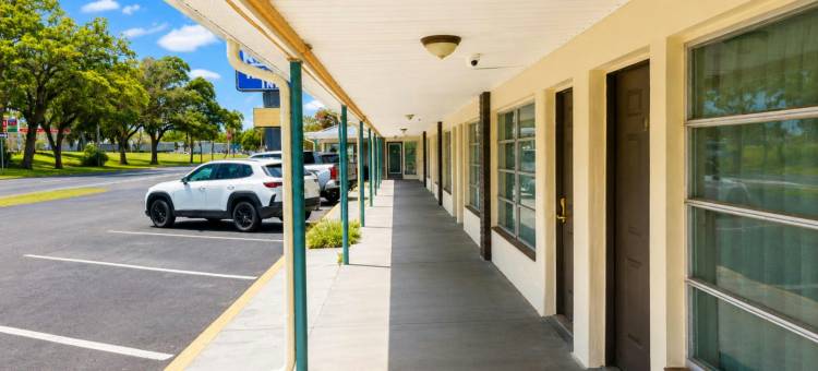 靠近高尔夫球场的友谊旅馆，奥卡拉，佛罗里达(Friendship Inn Near Golf Course Ocala FL)图片