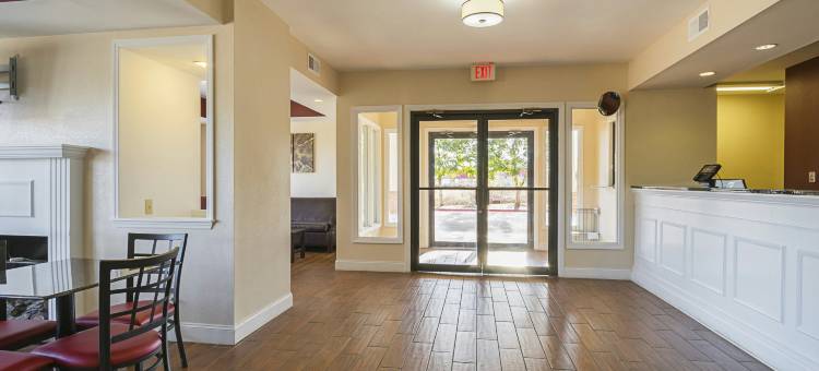 斯科茨伯勒红顶套房酒店(Red Roof Inn & Suites Scottsboro)图片