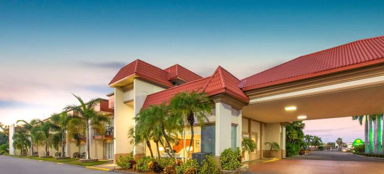 克利尔沃特中心拉昆塔温德姆酒店(La Quinta Inn by Wyndham Clearwater Central)图片