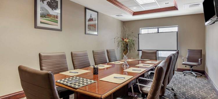 米尔瓦基西北公园广场智选假日套房酒店(Holiday Inn Express & Suites Milwaukee NW – Park Place)图片