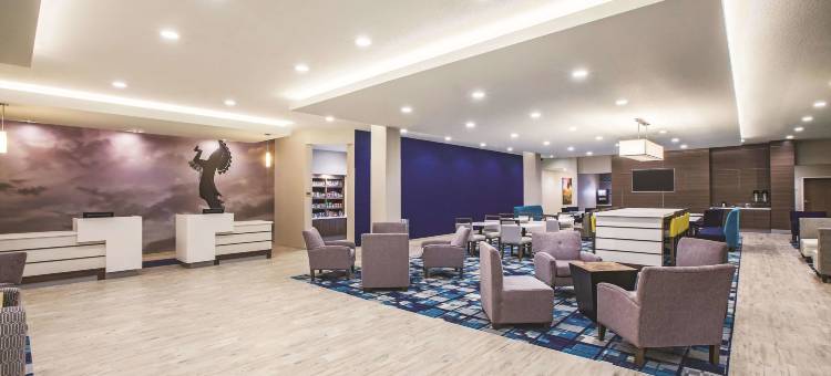 威奇托东北拉昆塔温德姆套房酒店(La Quinta Inn & Suites by Wyndham Wichita Northeast)图片