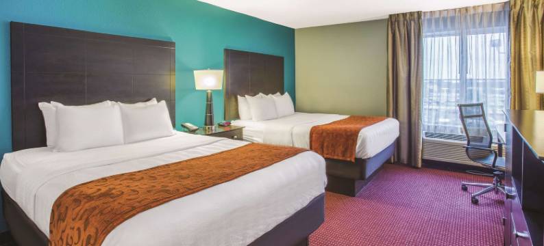 伊利诺伊州奥法隆圣路易斯拉昆塔温德姆套房酒店(La Quinta Inn & Suites by Wyndham O'Fallon, IL - St. Louis)图片