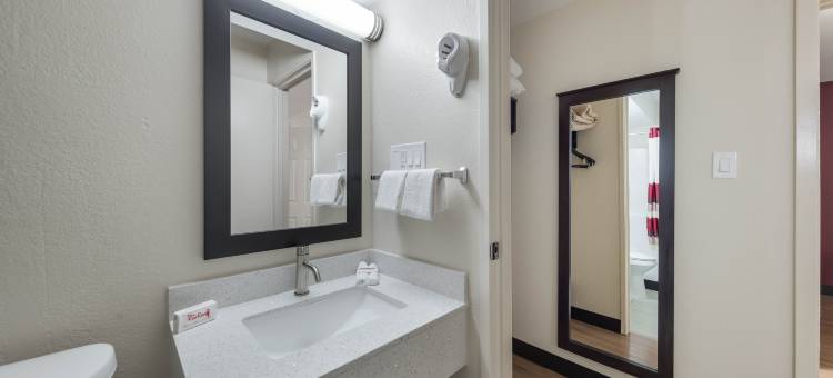 登顿红顶套房酒店(Red Roof Inn & Suites Denton)图片