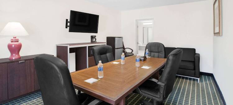 市场中心戴斯酒店(Days Inn by Wyndham Market Center Dallas Love Field)图片