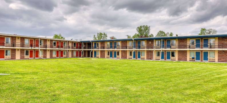 尼纳-阿普尔顿郊区开间(Suburban Studios Neenah-Appleton)图片