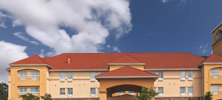布里奇市拉昆塔温德姆套房酒店(La Quinta Inn & Suites by Wyndham Bridge City)图片