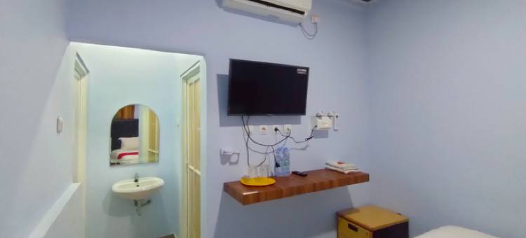 红门酒店清真-近瓦特斯车站(RedDoorz Syariah Near Stasiun Wates)图片