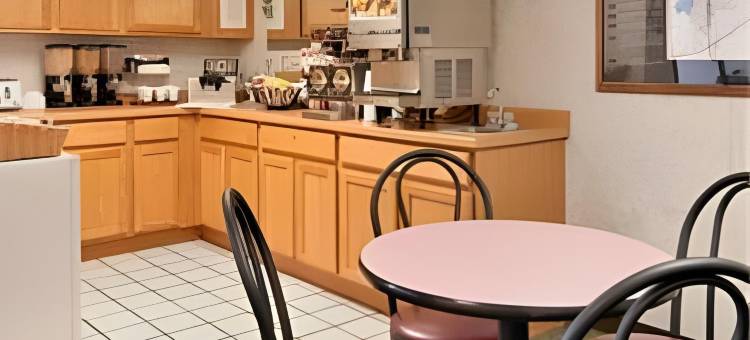 托马威斯康星速8酒店(Super 8 by Wyndham Tomah Wisconsin)图片