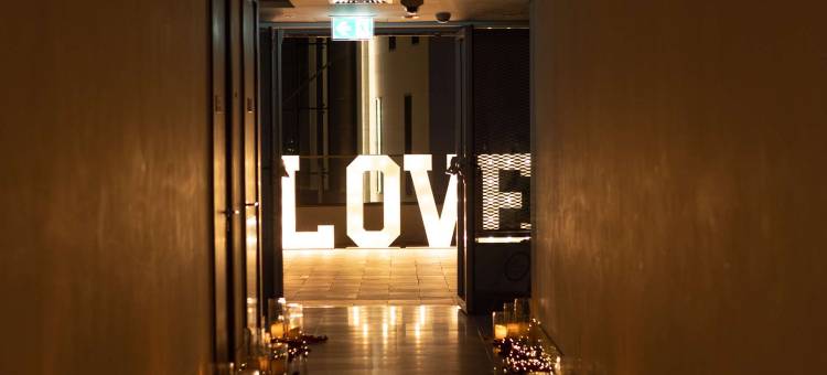 迪拜硅谷绿洲丽芮酒店(Radisson Red Hotel, Dubai Silicon Oasis)图片