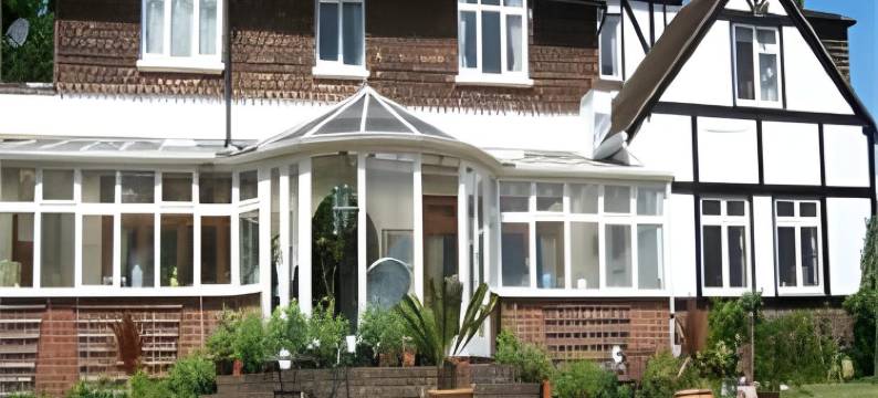 特朗博斯盖特威克住宿加早餐酒店(Trumbles Gatwick B&B)图片