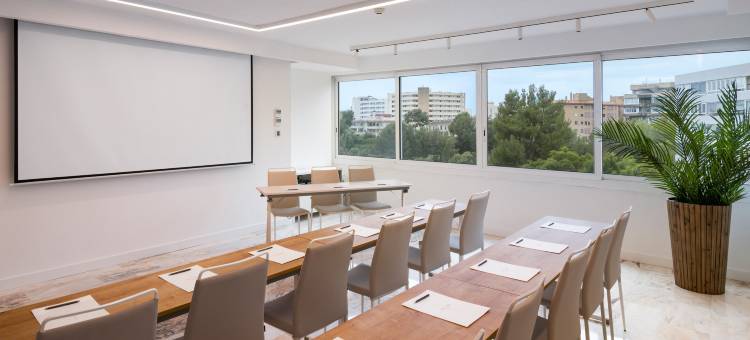 塞勒斯滨海门户酒店(Salles Hotels Marina Portals)图片