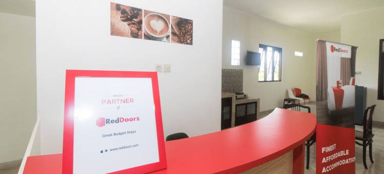 RedDoorz Syariah靠近Madiun火车站(RedDoorz Syariah Near Stasiun Madiun)图片