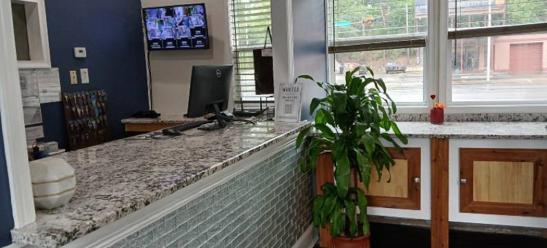 OYO 塔拉哈西市中心酒店汽车旅馆(OYO Hotel Tallahassee Downtown)图片