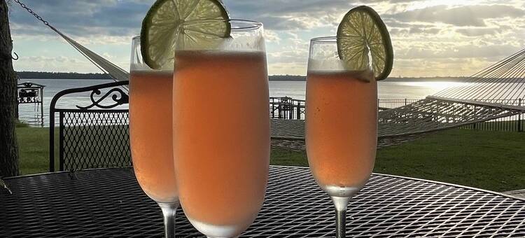 Deep water Lake Marion house.  4BR 2.5BA. Fish off dock. Nearby Golf. SUNSETS图片