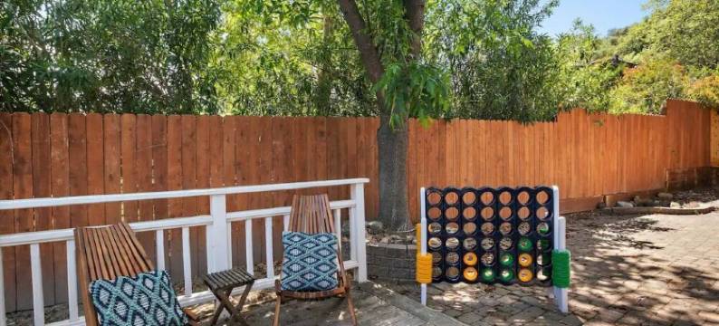 Modern 3 Bedroom Home Spacious Front Porch图片