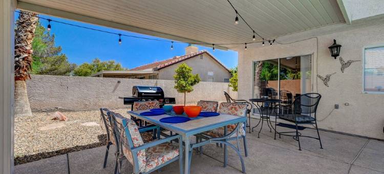 Cozy 5-Bedroom Oasis Near the Strip: Arcades, Pool, and BBQ Haven!图片