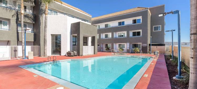 加利福尼亚佩里斯 6 号开放式套房酒店(Studio 6 Suites Perris, CA)图片