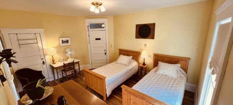 劳雷尔河俱乐部床和早餐(Laurel River Club Bed & Breakfast or Lrcbnb)图片