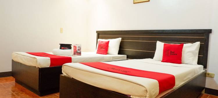 红多兹酒店-近玛丽巴格巴兰戈大厅(RedDoorz near Maribago Barangay Hall)图片