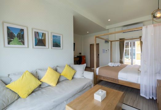 Moonlight Koh Larn Hotel Overview