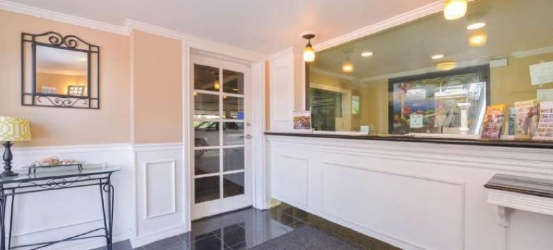 拉古那旅店&套房(Laguna Inn and Suites)图片