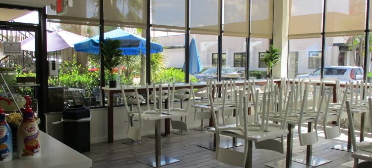 基西米湖畔凯艺套房酒店(Quality Inn & Suites Kissimmee by the Lake)图片