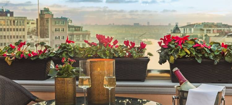 美罗迪巴格达利岩酒店(Meroddi Bagdatliyan Hotel)图片