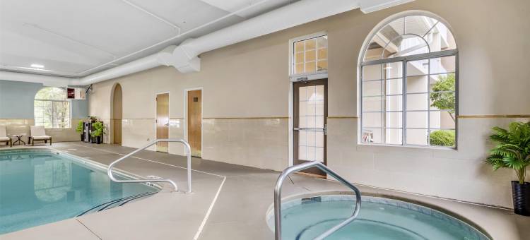 河流逃生贝斯特韦斯特优质套房酒店(Best Western Plus River Escape Inn  Suites)图片