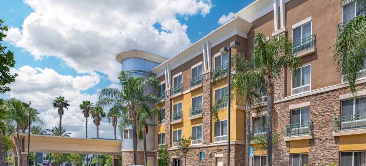 安大略机场会议中心舒适套房酒店(Comfort Suites Ontario Airport Convention Center)图片