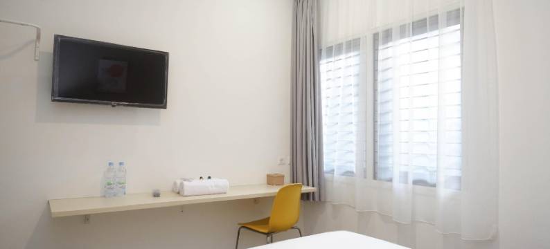 城市景观酒店MS客房旅馆-新邦利马-由红门酒店管理(Urbanview Hotel MS Rooms Inn Simpang Lima by RedDoorz)图片