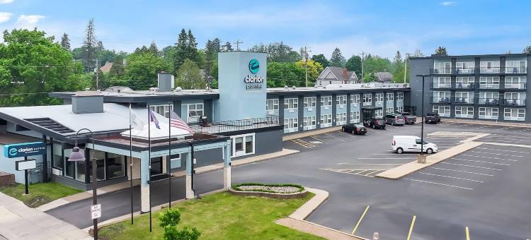 莱茵兰德戴斯市中心凯隆波因特酒店(Clarion Pointe Rhinelander Downtown)图片