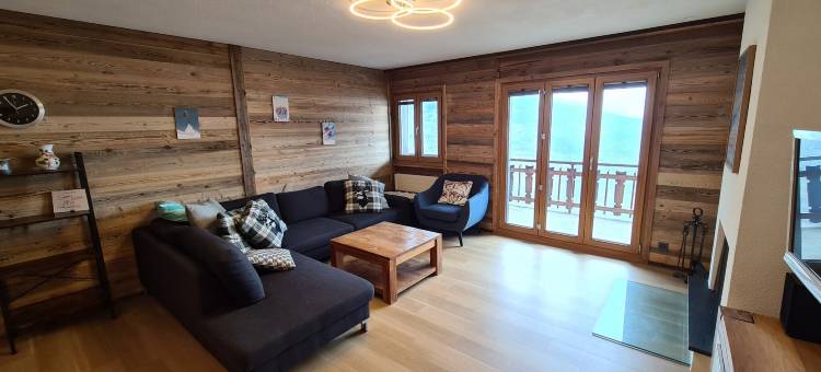 Mountain apartment with parking图片