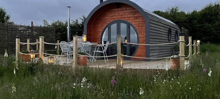 Cabins in Oxfordshire with Hot Tub & Meadow Views图片