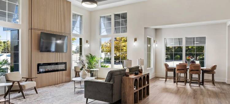 大学公园旅馆套房酒店(University Park Inn & Suites)图片