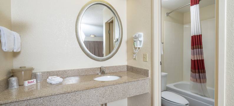 红顶酒店-路易斯维尔展览博览会(Red Roof Inn Louisville Fair and Expo)图片