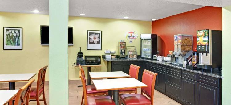 罗温维尔博林布鲁克速8酒店(Super 8 by Wyndham Romeoville Bolingbrook)图片