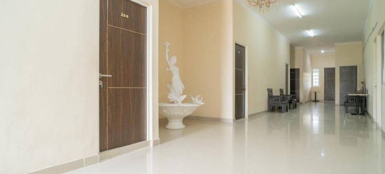 红多兹酒店@泗水苏科马马农格尔(RedDoorz at Sukomanunggal Surabaya)图片