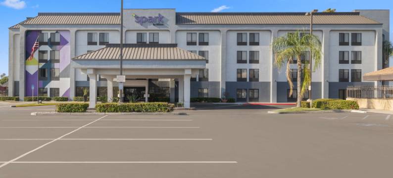 贝克斯菲尔德中心希尔顿 Spark 酒店(Spark by Hilton Bakersfield Central)图片