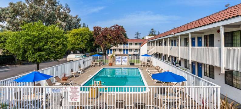 温德姆速8酒店佩塔卢马(Super 8 by Wyndham Petaluma)图片