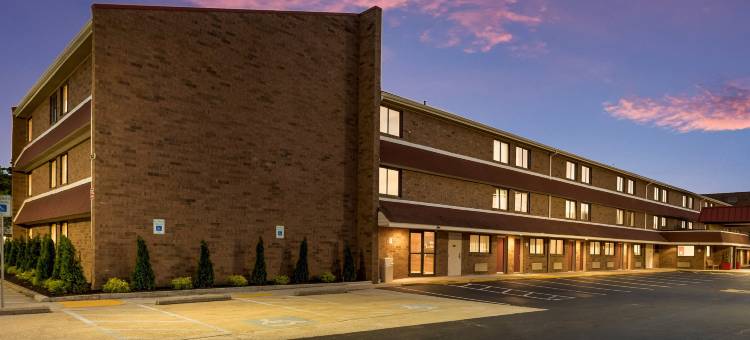 哥伦布沃辛顿红屋顶Plus酒店(Red Roof Plus+ Columbus - Worthington)图片