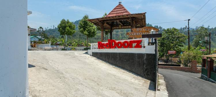 格罗约根塞武塔旺曼古附近的红门(RedDoorz Near Grojogan Sewu Tawangmangu)图片