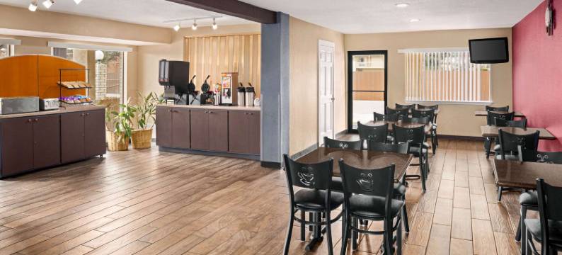 温德姆华美达圣安东尼奥海洋世界/拉克兰空军基地附近酒店(Ramada by Wyndham San Antonio Near SeaWorld/Lackland AFB)图片